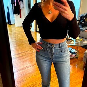 Black sweater crop top, v-neck size M